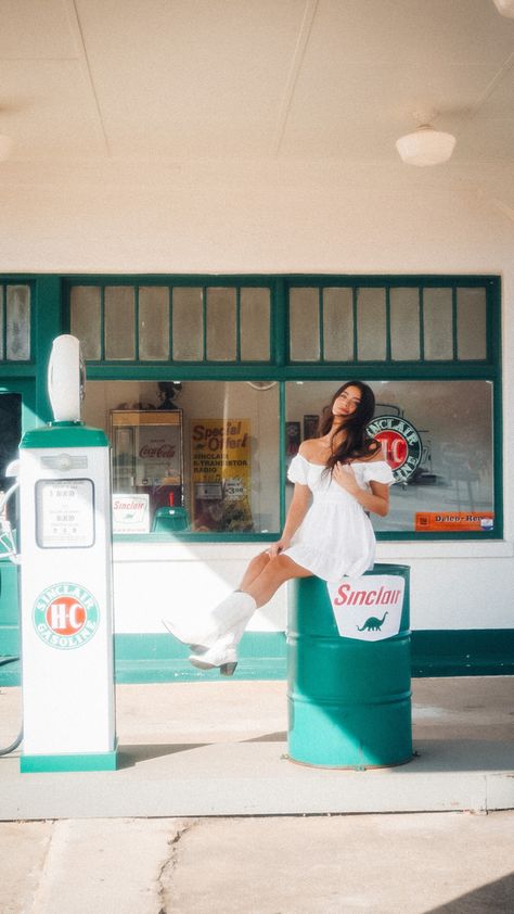 Abandoned Gas Station Photoshoot, Vintage Gas Station Photoshoot, Old Gas Station Photoshoot, Dress Outdoor Photoshoot, Western Senior Picture Ideas, Gas Station Aesthetic, Gas Station Photoshoot, Senior 25, Station Photography