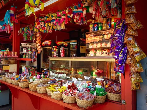 Olvera Street Los Angeles Candy Shop Storefront Mexican Pop Up Shop, Mexican Store Ideas, Mexican Store, Mexican Bakery Shop, Mexican Grocery Store, Mexican Candy Store, Old Time Candy Shop, Olvera Street Los Angeles, Candy Store Display