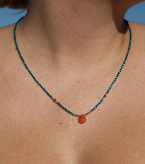 Orange Quartz, Homemade Necklaces, Beaded Necklace Diy, Crimp Beads, Colors Orange, Funky Jewelry, Beaded Bracelets Diy, Jewelry Lookbook, Jewelry Beads