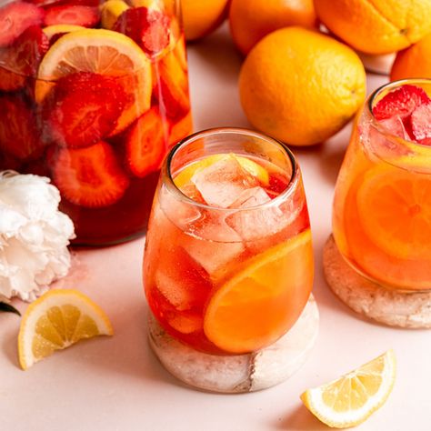 Aperol Spritz Punch Bowl, Aperol Spritz Punch, Aperol Spritz Pitcher Recipe, Aperol Sangria, Batch Aperol Spritz, Aperol Punch, Batch Cocktail Recipes, Prosecco Sangria, Aperol Drinks