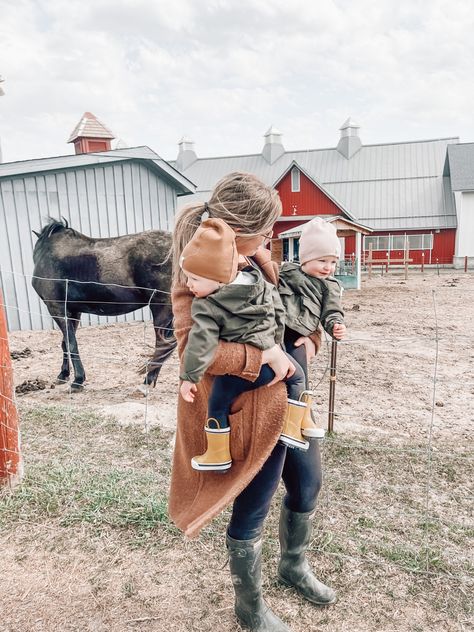 Fraternal Twins Boy And Girl Aesthetic, Fraternal Twins Boy And Girl, Mom And Twins Photography, Baby Twins Aesthetic, Twin Mom Aesthetic, Country Mom Aesthetic, Western Baby Pictures, Mum Aesthetic, Fam Goals