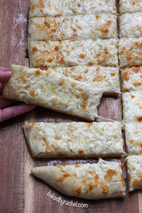 Cheesy Garlic Pizza Bread Sticks Recipe Pizza Bread Sticks, Sunshine Pie, Garlic Pizza Bread, Cicis Pizza, Baking Pizza, Pizza Sticks, Garlic Pizza, Pizza Roll, Bread Sticks Recipe