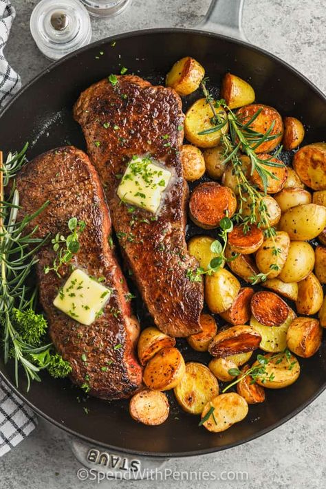 Rosemary garlic steak and potatoes are practically ready in an instant! Just a few simple ingredients and a hot and savory dinner can be on the table in as little as 15 minutes. #spendwithpennies #steakandpotatoes #entree #recipe #skillet #garlic #cook #great #fried #easy #best Stove Top Food Recipes, Steaks And Potatoes, Steak Meal Ideas, Delicious Food Images, Garlic Steak And Potatoes, Inedible Things, Steak With Potatoes, Potatoes On The Stove, Steak Dinner Ideas