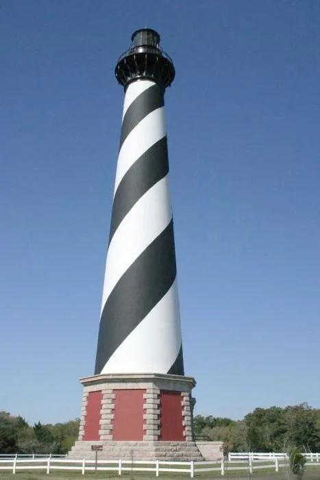 North Carolina Lighthouses, Famous Lighthouses, Cape Hatteras Lighthouse, Hatteras Lighthouse, Lighthouse Lighting, Living In North Carolina, Lighthouse Photos, Lighthouse Pictures, Hatteras Island