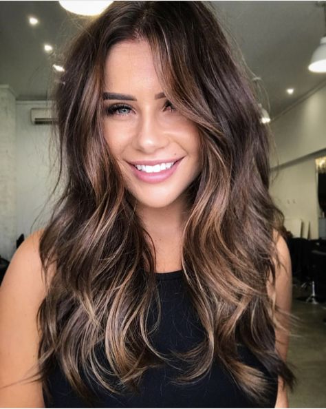 Obsessed with this hair Subtle Balayage Brunette, 30 Hair Color, Rambut Brunette, Brunette Ombre, Hair Color Caramel, Brunette Balayage, Caramel Hair, Long Brown Hair, Balayage Brunette