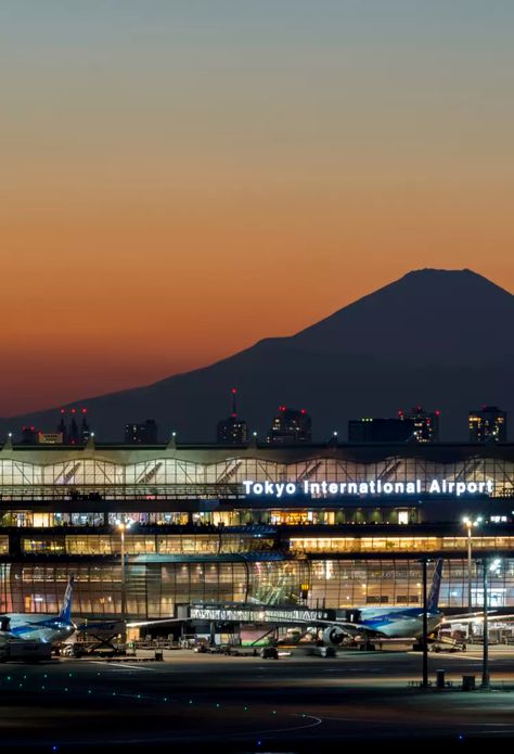 Tokyo Haneda International Airport, Flight To Japan Aesthetic, Japan International Airport, Narita Airport Aesthetic, Airport In Japan, Japan Airport Tokyo, Japan Flight Aesthetic, Tokyo Airport Aesthetic, Tokyo International Airport