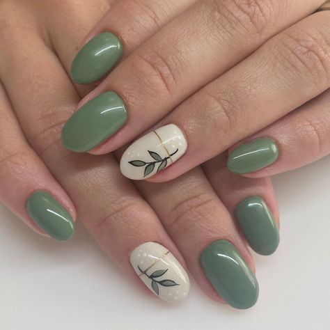 AMY BLAIR Nail Technician on Instagram: “I shared allllll the fall nail inspiration on my stories today. Go check it out! Products used: @prestogel in Sc-134 and 111…” Olive Green Nails, Fall Nail Inspiration, Leaf Nail Art, Olive Nails, Green Nail Art, Cute Gel Nails, Short Acrylic Nails Designs, Oval Nails, Dipped Nails