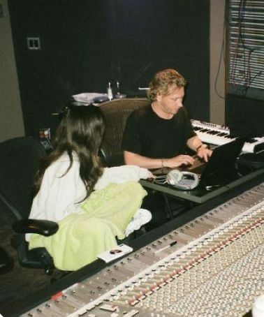 Singer Career, Recording Studio Aesthetic, Talking Stage, Dreams Aesthetic, Stage Singing, Hannah Wells, Career Aesthetic, Wedding Photo Studio, Different Careers