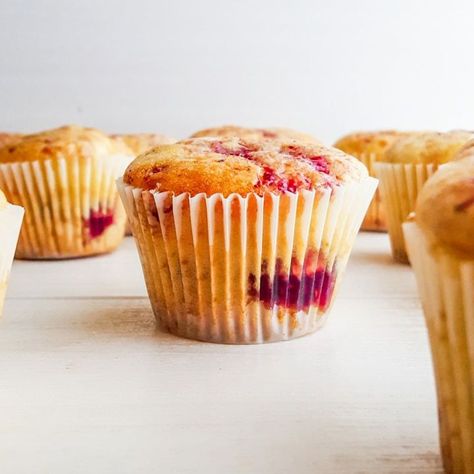 Jam Filled Cupcakes Jam Filled Cupcakes, Apple Butter Crock Pot, Sweet Corner, Homemade Strawberry Jam, Eggless Cake Recipe, Filled Muffins, Filled Cupcakes, Strawberry Jelly, Healthy Strawberry