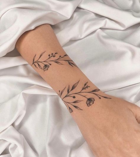 Arm Wrap Tattoo, Wrap Around Wrist Tattoos, Wrap Around Tattoo, Around Arm Tattoo, Tattoos Infinity, Wrap Tattoo, Flower Wrist Tattoos, Tattoos For Women Flowers, Flower Tattoo Arm