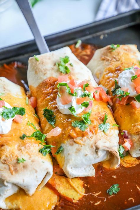 Baked Chicken Chimichangas · Easy Family Recipes Pork Chimichanga Recipe, Shredded Beef Chimichanga Recipe, Mini Chimichangas, Chicken Chimichanga Recipe, Chimichanga Beef, Baked Chicken Chimichangas, Chicken Chimichanga, Chicken Chimichangas, Chimichanga Recipe