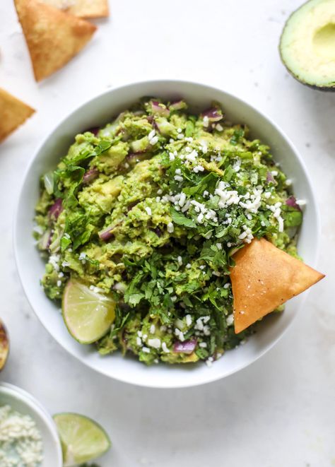 grilled guacamole Grilled Guacamole, Cojita Cheese, Guac Recipe, Avocado Guacamole, How To Make Guacamole, Cotija Cheese, Guacamole Recipe, Margarita Recipes, Quesadillas