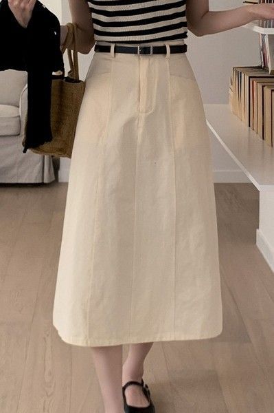 Really bad quality and not true to size Flare Skirt Outfit Casual, White A Line Skirt Outfit, A Line Long Skirt, A Line Skirt Outfits, Minimalist Wardrobe Essentials, Chic Prom Dresses, Long A Line Skirt, Korean Fashion Ideas, Korean Casual Outfits