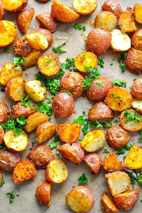 These Seasoned Oven Roasted Potatoes are crispy on the outside, tender on the inside, and perfectly flavored with herbs and spices for an easy side dish recipe any night of the week! Red Potato Recipe | Sides Good Seasons Italian Dressing Mix Recipe, Italian Dressing Mix Recipe, Season Potatoes, Potato Calories, Red Potato Recipes, Italian Dressing Mix, Vegetarian Italian, The Seasoned Mom, Oven Roasted Potatoes