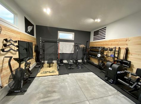 Crossfit Garage Gym, Gym Basement, Home Made Gym, Home Gym Basement, Dream Gym, Dream Home Gym, Gym Garage, Small Home Gym, Mini Gym