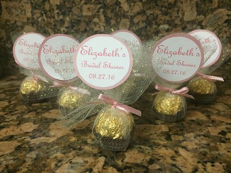 Ferrero Rocher Party Favors, Ferrero Rocher Favors, 50th Wedding Anniversary Decorations, Moldes Para Baby Shower, Candy Arrangements, Rose Gold Bridal Shower, 50th Anniversary Party, Shower Desserts, Diy Gift Set