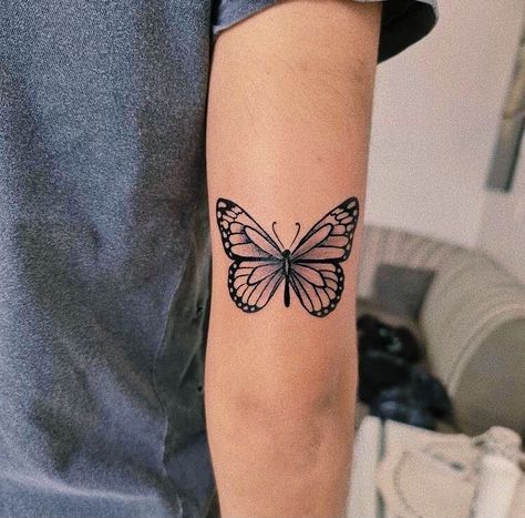 Butterfly Tattoos On Arm, Butterfly Tattoos For Women, Stylist Tattoos, Butterfly Tattoo Designs, Thigh Tattoos Women, Cute Tattoos For Women, Classy Tattoos, Discreet Tattoos, Spine Tattoos