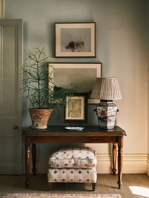 English Country Interior Design Style, Frederic Magazine, English Country Interiors, Country Style Magazine, Peter Dunham, Robert Kime, Country Interior Design, Two Paintings, Console Styling