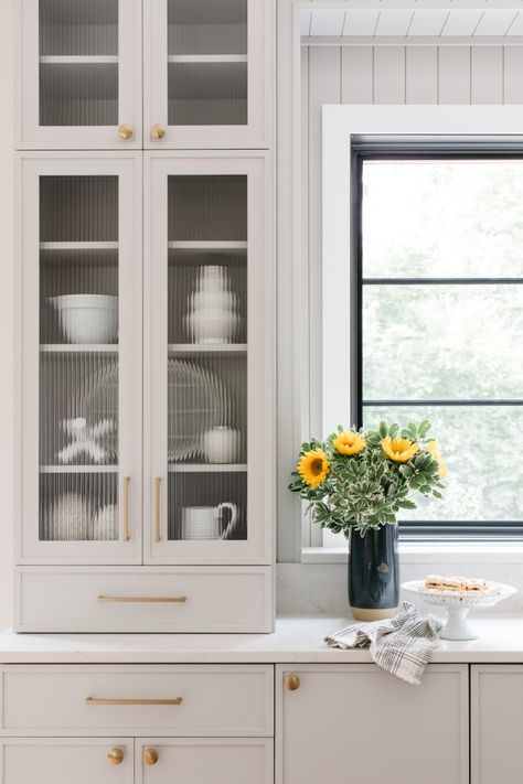 Fluted Glass Kitchen Cabinet with Fluted Glass new kitchen trends for 2022 Fluted Glass Fluted Glass Kitchen Cabinet with Fluted Glass new kitchen trends for 2022 Fluted Glass #FlutedGlass #Kitchen #Cabinet #Kitchencabinet #Glasscabinet #newkitchentrends #kitchentrends #2022 #2022kitchentrends Frosted Cabinet Glass, Traditional Kitchen Glass Cabinets, Glass Kitchen Doors Cabinets, Glass Door Cabinet Kitchen, White Fluted Cabinet, Wavy Kitchen Cabinets, Clear Glass Cabinets Kitchen, Ribbed Glass Cabinet Doors, Reeded Glass Upper Cabinets