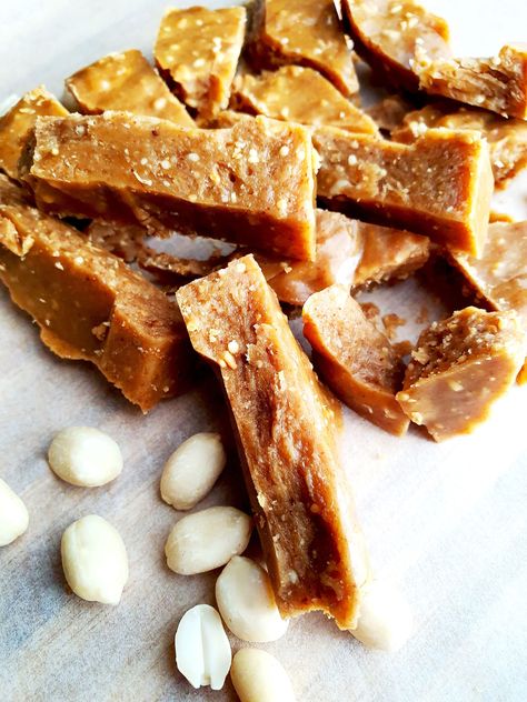 Peanut Butter Caramels, Honey Peanut Brittle, Peanut Butter Crunch Candy, Peanut Butter Candy Recipe, Quick Candy Recipes, Peanut Candy Recipes, Maple Nut Goodies Candy Recipe, Honey Fudge Recipes, Honey Candy Recipe