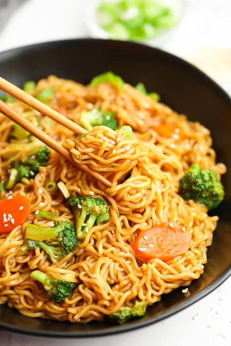 These vegan Teriyaki Noodles are an easy 30-minute dish disguised as a restaurant-worthy meal. Ramen noodles and vegetables are coated in a homemade teriyaki sauce, ensuring each bite is completely irresistible and comforting. Vegan Teriyaki, Tempeh Stir Fry, Nora Cooks, Teriyaki Noodles, Yummy Noodles, Seasoned Rice Vinegar, Teriyaki Tofu, Gluten Free Noodles, Marinated Tofu