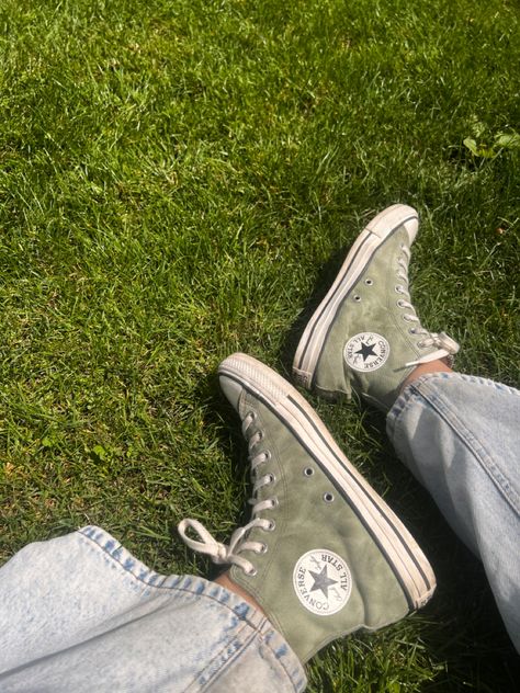 converse, park, grass, green, sage green, shoes, aesthetic Retro Sage Green Aesthetic, Sage Converse Outfit, Green Shoes Aesthetic, Green Converse Aesthetic, Converse Verdes, Sage Green Shoes, Light Green Converse, Sage Green Converse, Rock And Roll Aesthetic