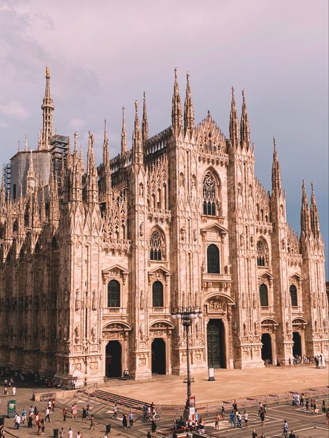 Foreign Places, Duomo Milan, Milan Cathedral, Cathedral Architecture, Temple Architecture, European Architecture, Dream Vacation, Milan Italy, Travel Bucket List