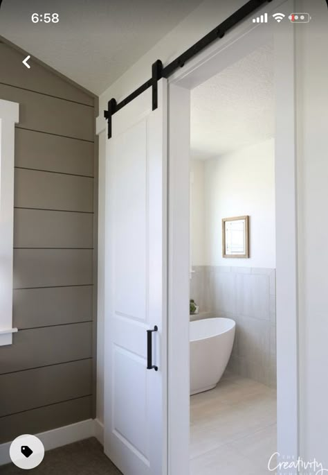 Interior Door Paint Colors, Interior Door Color, Vstupná Hala, Bathroom Barn Door, Barn Door Ideas, Painted Interior Doors, Bathroom Paint Colors, Doors Sliding, Bedroom Paint Colors