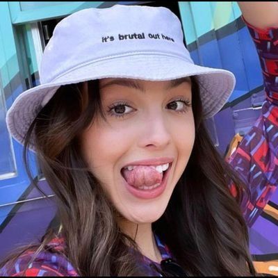 olivia rodrigo x jisoo layouts Olivia Rodrigo Wallpaper, Baby Olivia, Mexican Girl, Song Artists, High School Musical, Celebrity Art, Teenage Dream, Fav Celebs, Olivia Rodrigo