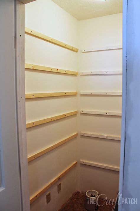 Build Pantry, Small Pantry Closet, Diy Pantry Shelves, Pantry Renovation, Pantry Closet Design, Pantry Layout, Armoire Entree, Closet Shelving, Pantry Room