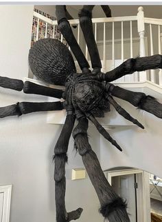 Spider Haunted House, Paper Mache Spider, Spider Halloween Decorations, Halloween Projector, Diy Spider, Halloween Decorating Ideas, Halloween Monsters, Stranger Things Halloween, Spider Decorations