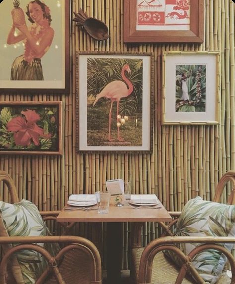 Tiki Bar Wallpaper, Classy Tiki Bar, Tiki Interior Design, Tiki Home Decor, Tropical Bathroom Decor Ideas, Vintage Tiki Aesthetic, Tiki Nursery, Tiki Aesthetic, Tiki Bathroom