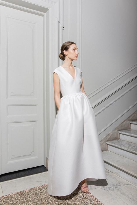 Ireland Wedding Dress, Minimal Wedding Dress, Chic Wedding Dresses, Wedding Dress With Pockets, Minimalist Wedding Dresses, Light Dress, Minimal Wedding, Gorgeous Wedding Dress, Wedding Dress Inspiration