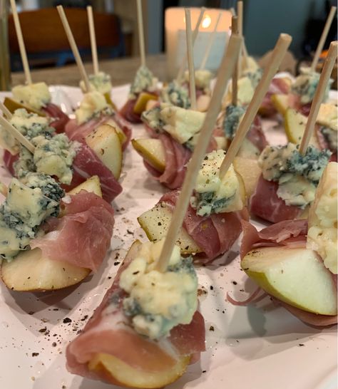 Pear Prosciutto Blue Cheese Appetizer, Pear Blue Cheese Crostini, Blue Cheese Pear Honey Crostini, Blue Cheese And Pear, Cheese Skewers, Pear And Blue Cheese, Pear Blue Cheese, Cranberry Pear, Holiday Appetizers