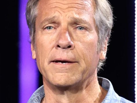 Strange Details Everyone Ignores About Mike Rowe - NewsBreak Meredith Macrae, South Carolina Flag, Petticoat Junction, Jim Beaver, Mike Rowe, Haint Blue, Pernell Roberts, Beaufort Sc, Up Music