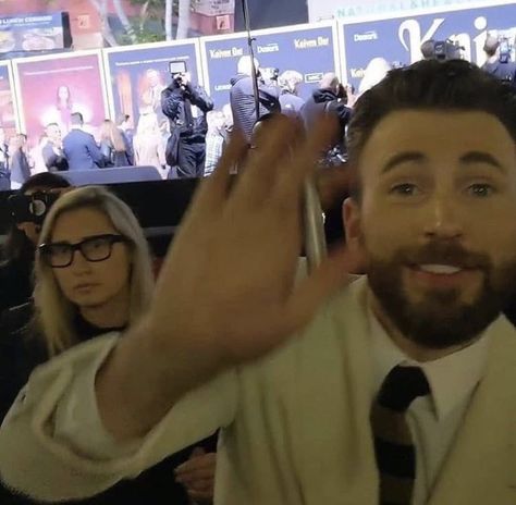 Dating Chris Evans, Chris Evans Aesthetic, Evans Aesthetic, Suit With Vest, Colorful Suit, Dark Grey Suit, Chris Evans Funny, Christopher Evans, Avengers Cast