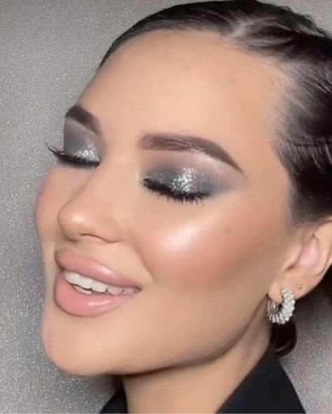 Top 15 Eye Makeup Ideas For Black Dress To Captivate Charm Prom Night Makeup Silver, Rhinestone Smokey Eye, Smoky Metallic Eye, Silver Metallic Eyeshadow, Silver Glam Makeup Sparkle, Silver Smoky Eyeshadow Looks, Chrome Eyeshadow Look, Gunmetal Makeup, Makeup Silver Eyeshadow