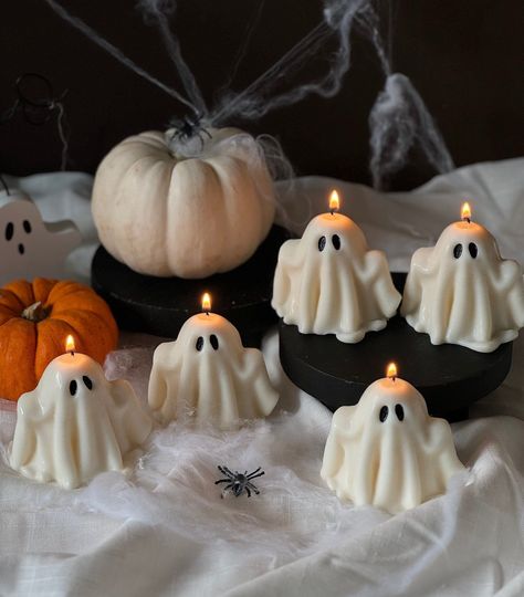 Candle Halloween, Handmade Candles Ideas, Halloween Candle, Weird Candles, White Candle Holders, Spooky Candles, Ghost Candles, Boho Halloween, Autumn Candle