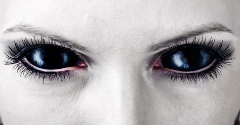 12 Warning Signs That You Are Dealing With An Evil Person Evil People Quotes, Zombie Eyes, Communication Tips, Evil Person, Manipulative People, Halloween Things, Evil People, 12 Signs, Les Sentiments