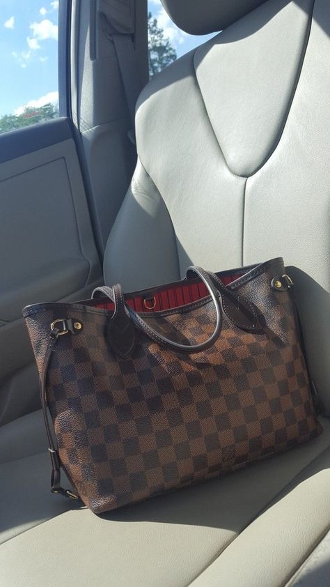 Lv Neverfull Damier Azur, Handbag Louis Vuitton, Lv Neverfull Pm Outfit, Neverfull Bag Outfit, Lv Bag Neverfull, Lv Neverfull Bag, Neverfull Pm Outfit, Neverfull Aesthetic, Louis Vuitton Handbags Outfits