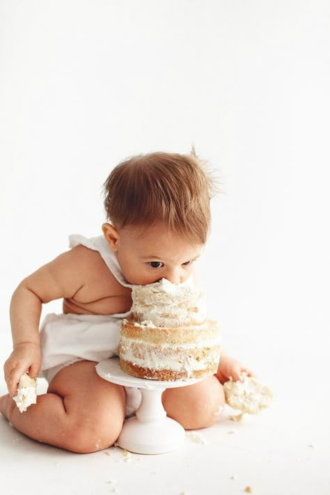 Minimal One Year Photoshoot, Family Smash Cake Photo Shoot, 1st Birthday Studio Shoot, Boys 1st Birthday Photo Shoot Ideas, One Year Old Photoshoot Studio, Baby Birthday Photoshoot Ideas, One Year Photoshoot Ideas, 1 Year Photoshoot, One Year Photo Shoot