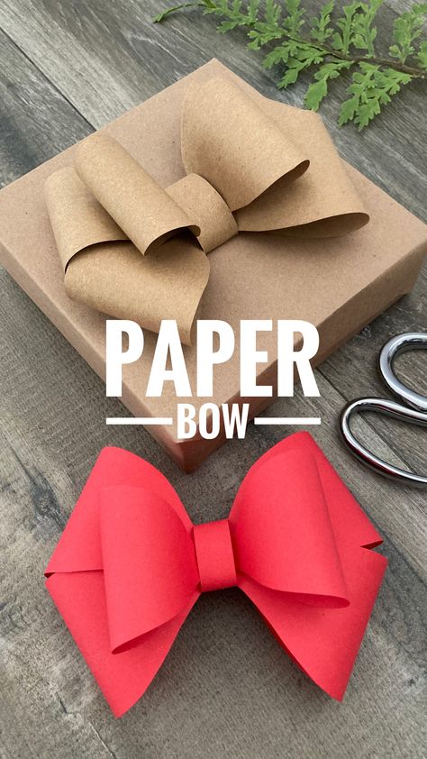 Christmas Bow Present, Creative Bows For Gifts, Bows On Presents Wrapping, Gift Box Bow Diy Ribbons, Gift Wrap Ribbon Ideas, Present Bows Diy Ribbons, Ribbon Wrapping Ideas, Gift Topper Ideas, How To Make A Gift Bow