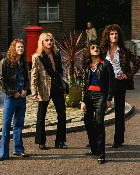 Queen Movie, Queen Brian May, Queen Ii, Band Outfits, Ben Hardy, Queen Aesthetic, Queen Photos, Roger Taylor, Queen Freddie Mercury