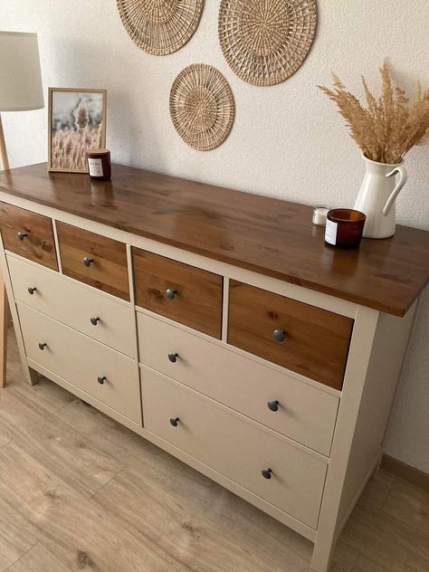 Two Toned Dresser Painted, Boho Dresser Ideas, Remodeled Dressers Ideas, Wood Furniture Refinishing, Refinished Wood Dresser, Trendy Furniture 2024, Dresser Flip Ideas, Komoda Diy, Oak Dresser Makeover