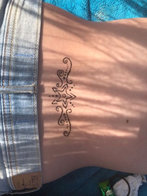 Small Cat Tattoo, Neck Tattoo Women, Best Friends Tattoo, Simple Cat Tattoo, Tattoo Ideas Minimalist, Tattoo Couples, Women Tattoo Ideas, Small Henna Tattoos, Cat Tattoo Design