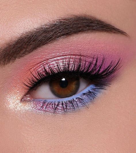 Maquillage Yeux Cut Crease, Maquillage On Fleek, Eye Makeup Images, Prom Eye Makeup, Cute Eye Makeup, Make Up Inspiration, Eye Makeup Pictures, Eye Makeup Designs, Colorful Eye Makeup