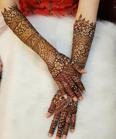 Henna Tattoo Arm, Mehndi Designs For Brides, Wedding Henna Designs, Indian Mehndi Designs, New Bridal Mehndi Designs, Bridal Mehendi Designs Hands, Legs Mehndi Design, Mehndi Designs Bridal Hands, Rose Mehndi Designs