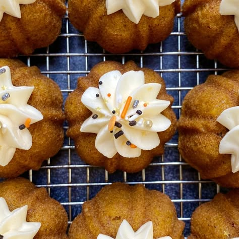 Mini Pumpkin Spice Bundt Cakes, Gluten Free Mini Pumpkin Bundt Cakes, Mini Bundt Cakes Halloween, Pumpkin Mini Bundt Cake Recipes, Thanksgiving Mini Bundt Cakes, Mini Pumpkin Bundt Cake Recipes, Mini Pumpkin Cakes, Pumpkin Mini Bundt Cakes, Pumpkin Bundt Cake Recipes From Scratch