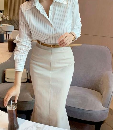 Rok Outfit, Girl Vibe, Elegant Outfit Classy, Mode Turban, Elegante Casual, Classy Work Outfits, Stylish Work Outfits, Modest Fashion Outfits, Mode Inspo