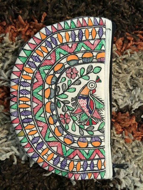 Madhubani clutch bags Acrylic Paint Bottles, Mithila Art, Saree Painting Designs, Alpona Design, Saree Painting, Hand Work Design, African Art Paintings, Coffee Painting, Painted Bags